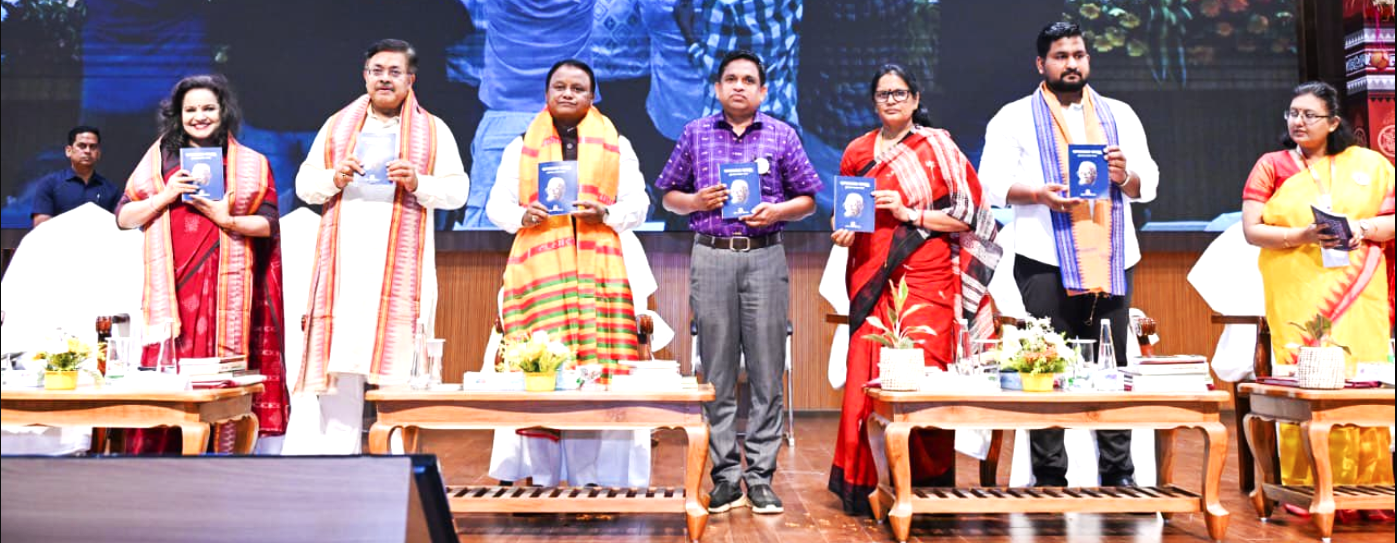Pravati Parida and Mohan Majhi attending Odia Pakhya closing ceremony at OUAT