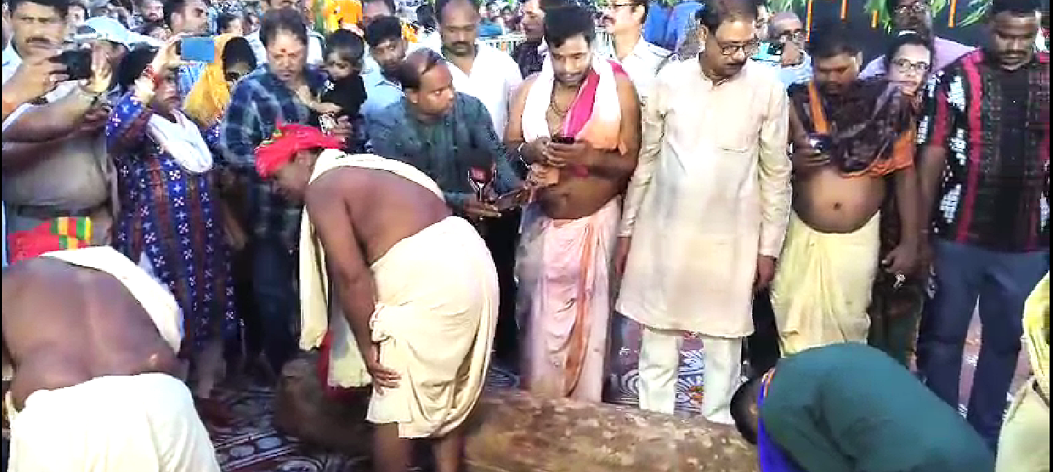 Priests performing yajna and rituals during Rath Yatra chariot construction on Akshaya Tritiya in Puri