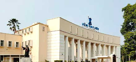 Leaders debating women’s reservation issue during a special Assembly session in India