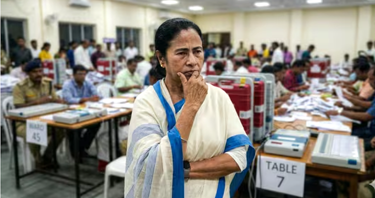 TMC workers protesting outside EVM strong room in West Bengal amid security concerns