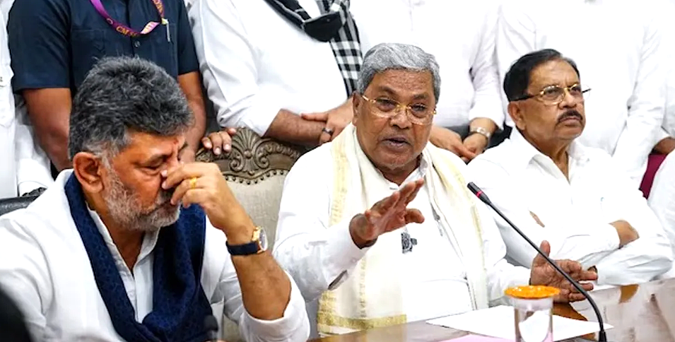 Governor Accepts Siddaramaiah Resignation