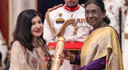 Alka Yagnik receives the Padma Bhushan while sharing an update on her hearing condition.