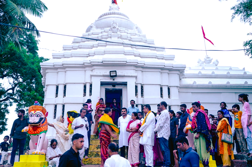 Deputy CM Pravati Parida chairs a meeting on Maa Bali Harachandi Shrine development in Odisha.