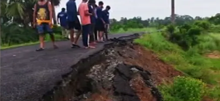 Cracks and damaged asphalt appear on the newly constructed river embankment road in Kendrapara.
