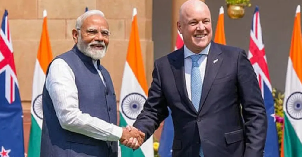 Prime Minister Narendra Modi receives a ceremonial welcome from New Zealand Prime Minister Christopher Luxon.